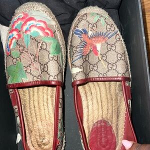 Gucci Women's Espadrilles with Floral and Bird Design - Brown and Red